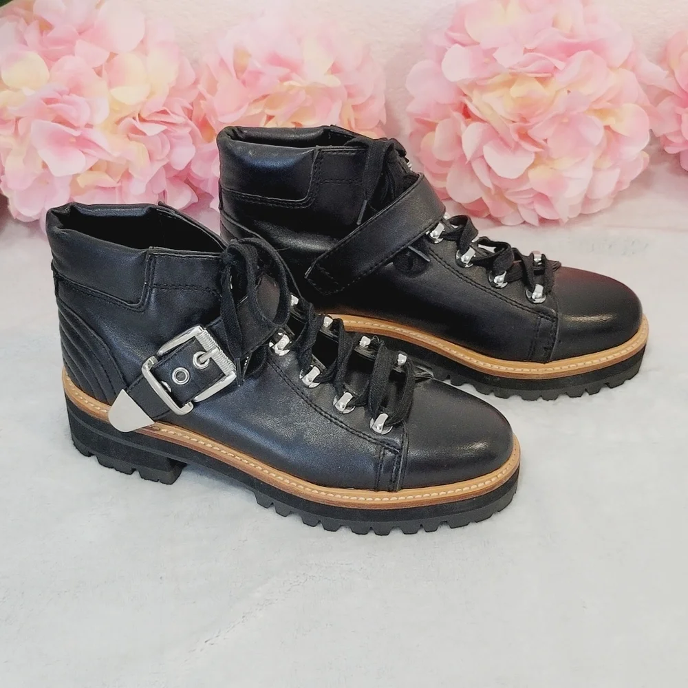 Marc Fisher soft leather lug sole hiking style ankle boots w/ buckle Y2K Size: 6